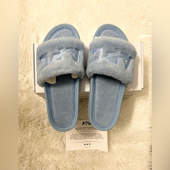 APL (Athletic Propulsion Labs) Women’s Shearling Slides - Picture 5 of 11